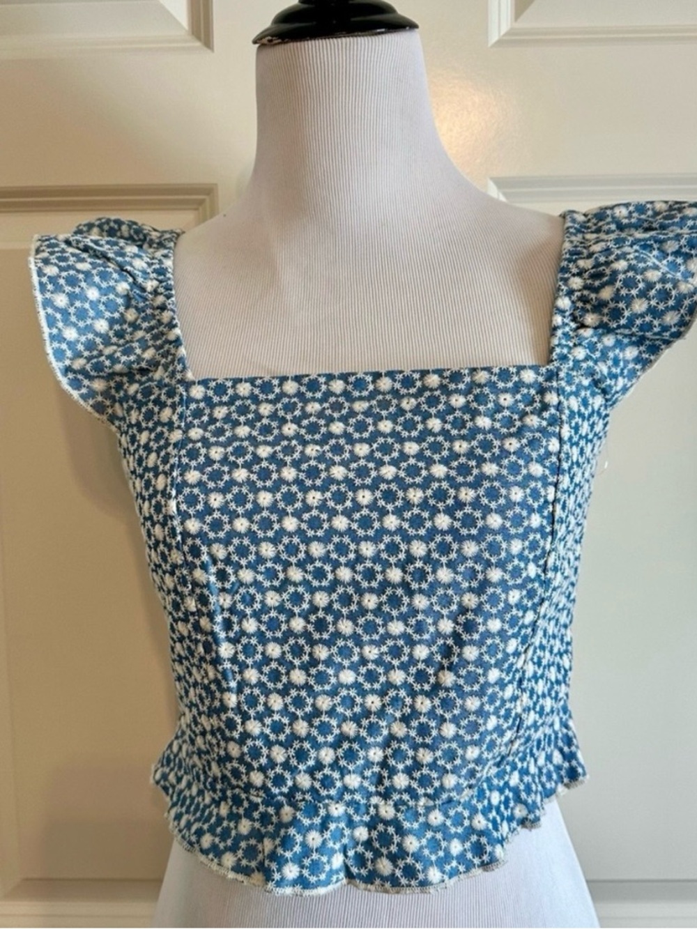 NWT Kirious Los Angeles Blue Floral Square-Neck Crop Top with Ruffle Hem